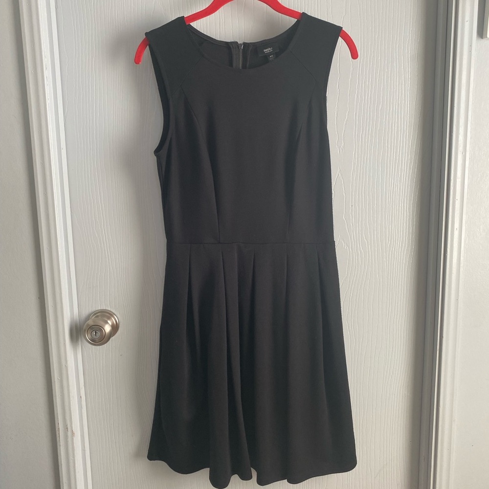 Black Sleeveless Zipper Dress